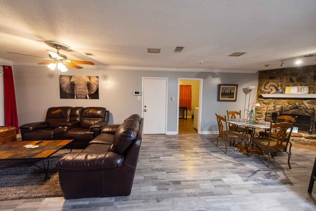 Building Photo - 2200 Romine Rd