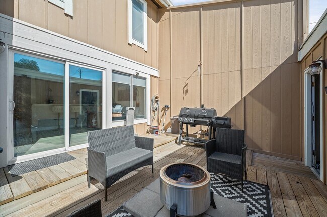 Building Photo - 6171 Dryad Dr