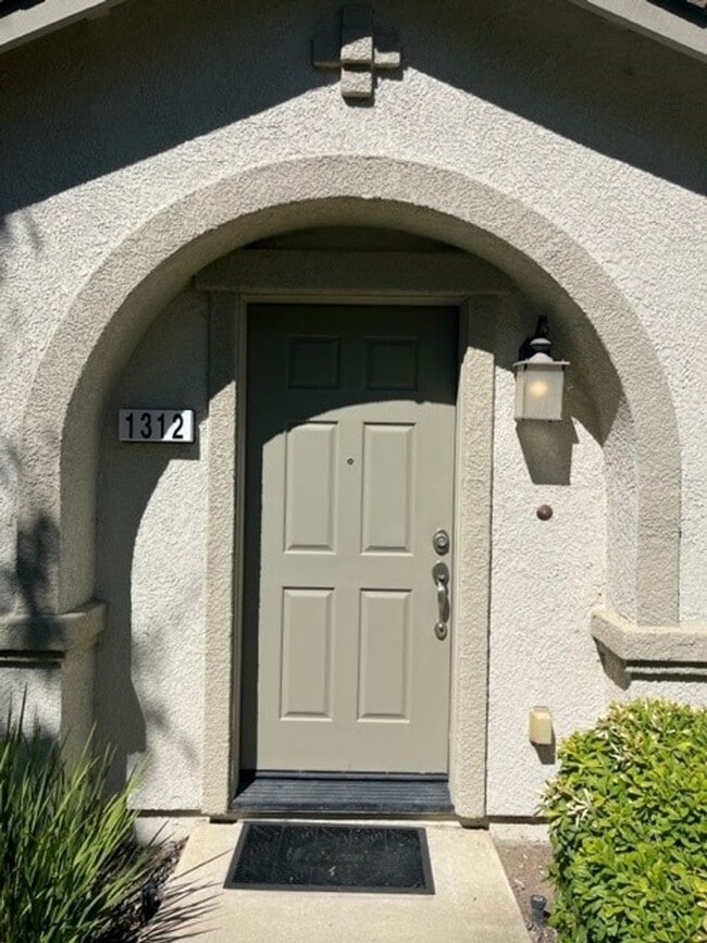 Building Photo - HAMPTON VILLAGE - 2 BR / 2 BA CONDO AVAILABLE NOW!
