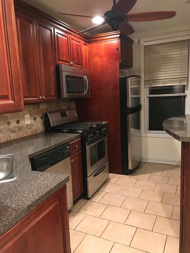 Building Photo - 73-39-73-71 71st Pl