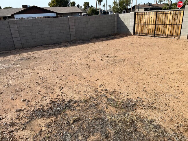 Building Photo - Chandler 3 Bedroom 1.75 Bathroom - Fireplace