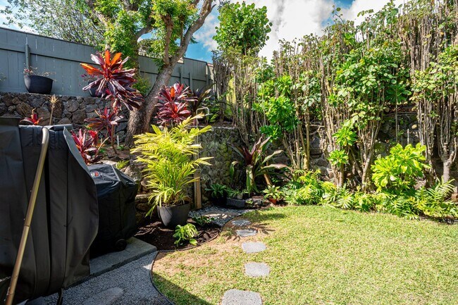 Building Photo - 41-020 Ehukai St