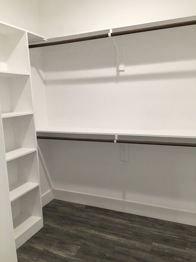 Building Photo - 709 W Woodard St