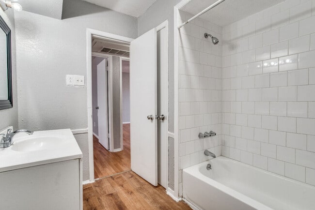 Building Photo - Esperanza Apartments