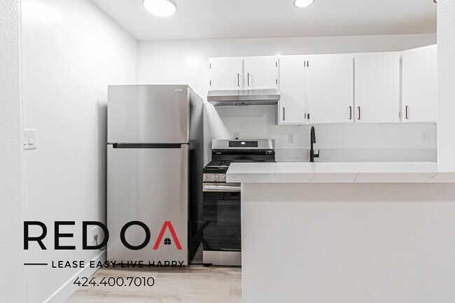 Building Photo - 901 S Ardmore Ave