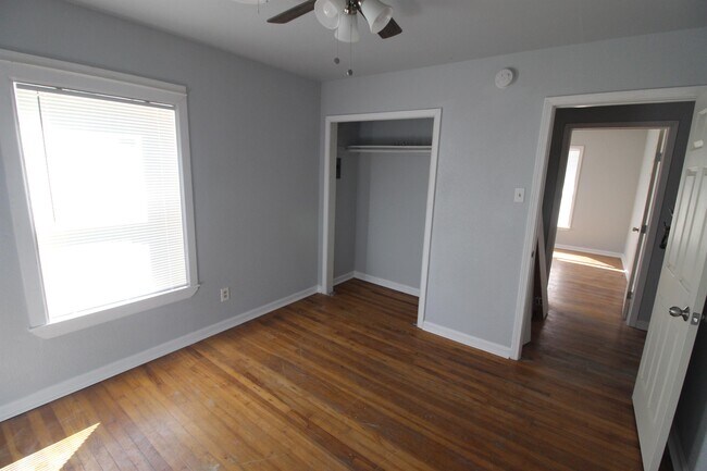 Building Photo - 1709 Greenwood Ave