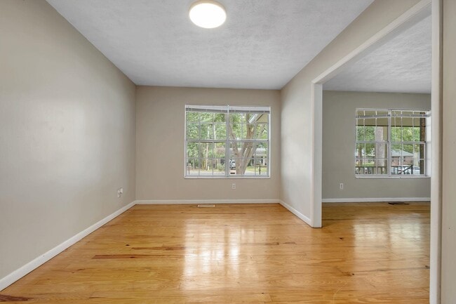 Building Photo - 2507 Waldemar Ln