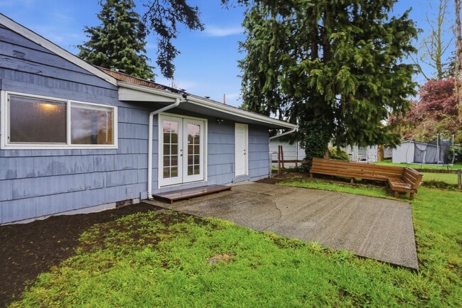 Building Photo - 3 BD | 2 BA Home with Great Backyard & Fireplace