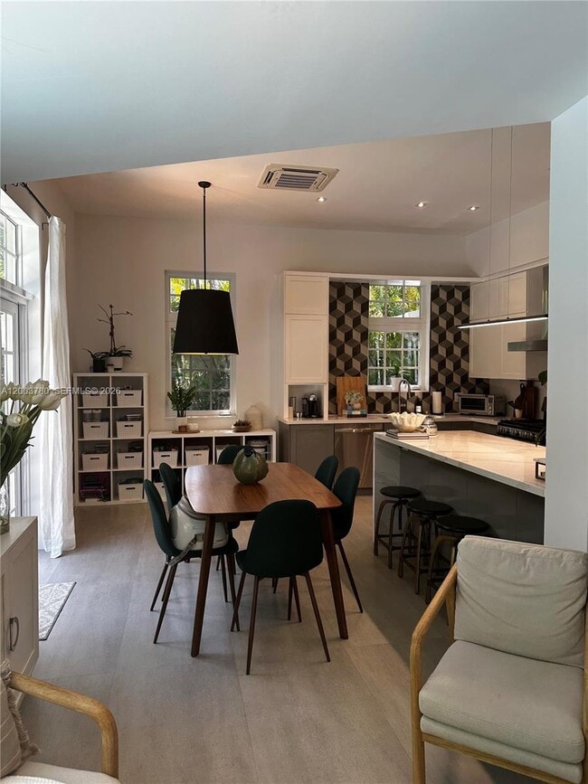 Building Photo - 630 San Lorenzo Ave