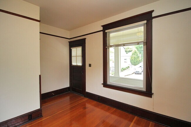 Building Photo - 3628-3634 SE Milwaukie Ave