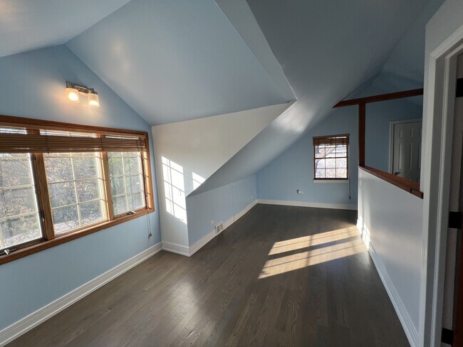 Building Photo - 220 N Graylynn Dr