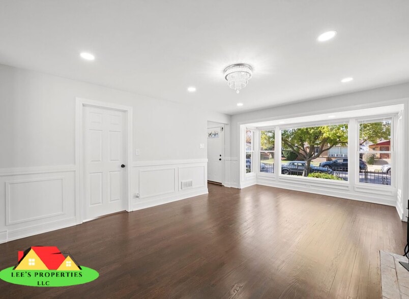 Front Entrance/Livingroom - 9047 S Cornell Ave