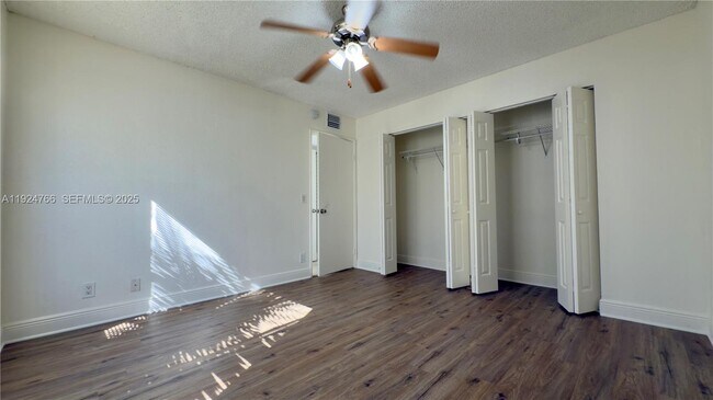 Building Photo - 1455 Lake Crystal Dr