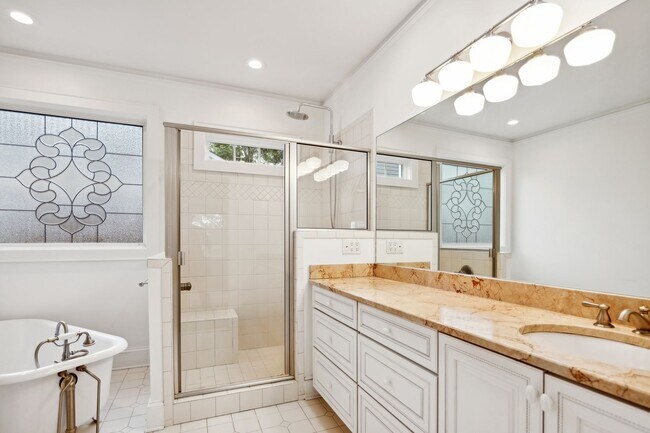 Building Photo - 3 Bed, 2 Bath Home in Greenville is Available