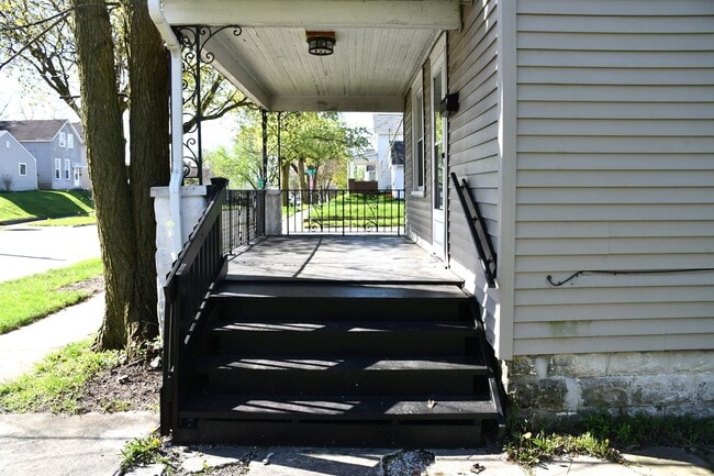 Building Photo - NEW LISTING!!! 3 Bedroom House - MOVE IN SPECIAL