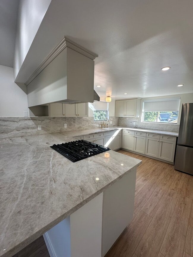 Building Photo - 335 S Grand St