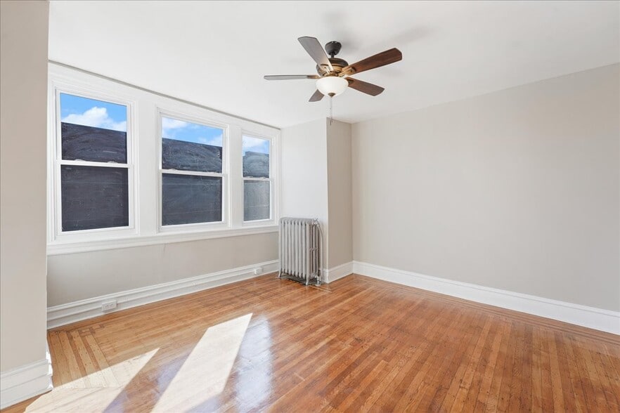 Front Bedroom - 5703 Willows Ave