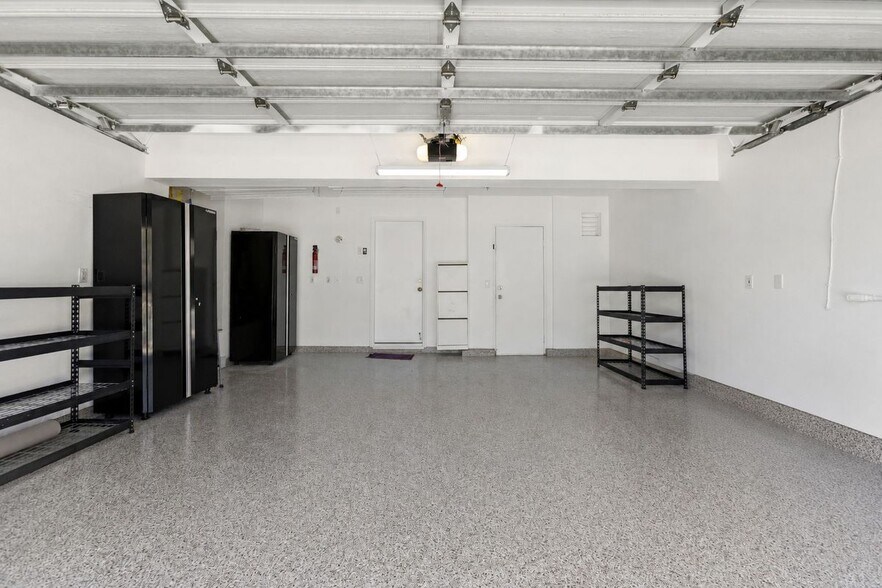 Building Photo - 8 Parisville