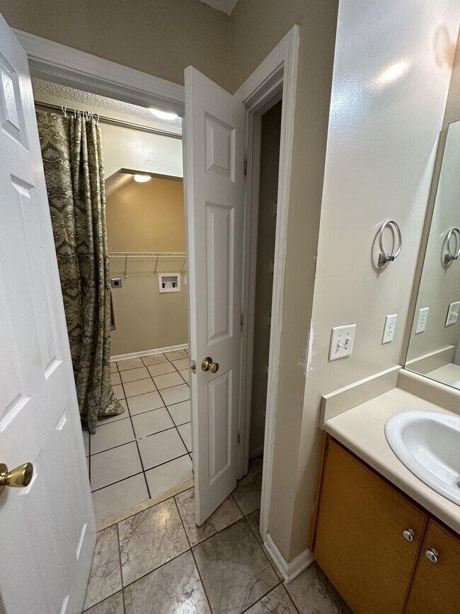 Building Photo - 160 Mills Run Dr