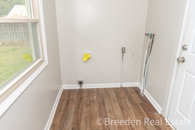 Building Photo - 112 Woodman St