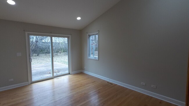 Building Photo - 22940 N Prairie Ln