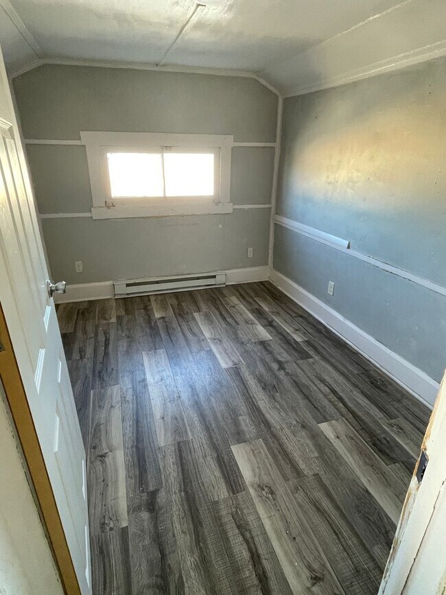 Building Photo - 1523 E Washington St