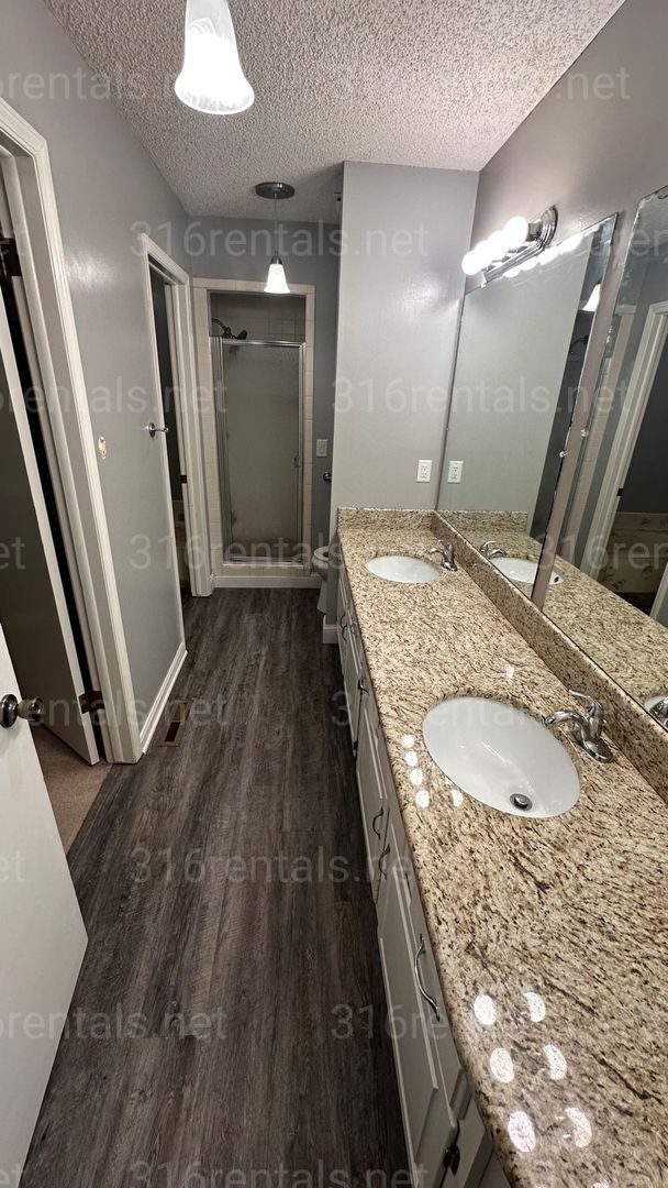 Building Photo - $1590 - 3 bedroom / 2.5 bathroom - Single ...