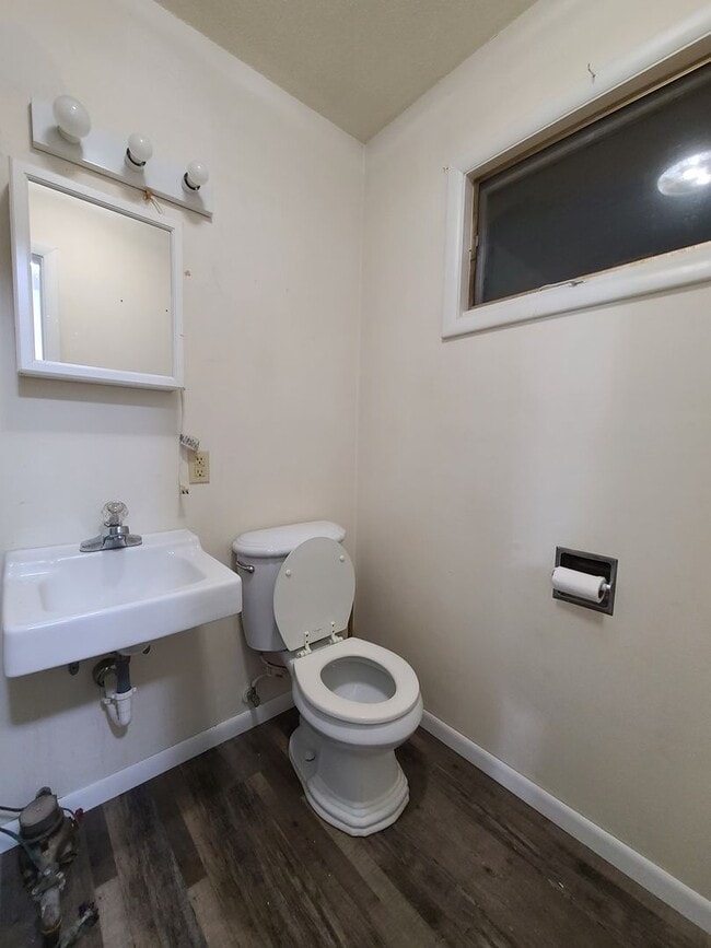 Building Photo - 2195 W Glenlord Rd