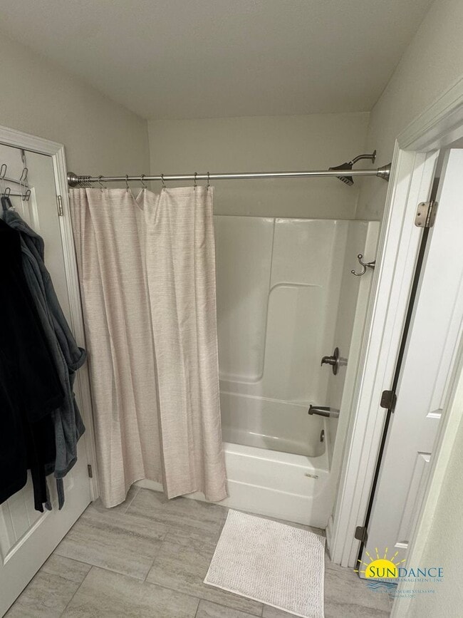 Building Photo - Beautiful 3BR/2.5BA Townhome inNiceville-Near Eglin AFB!