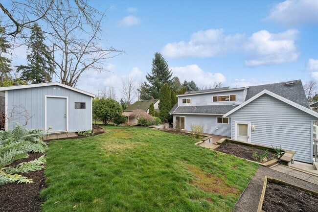 Building Photo - Beautiful Hillsdale 4 BR, 2 BA home