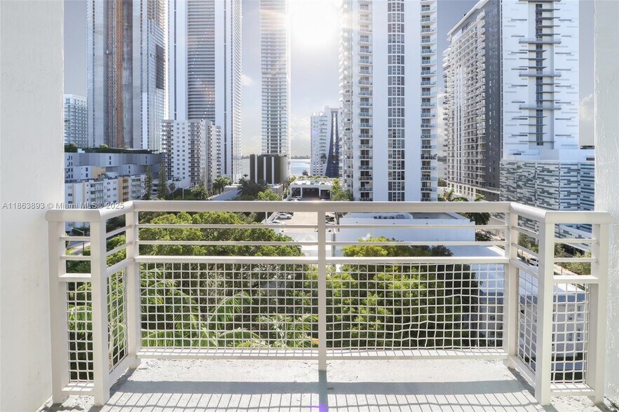 Primary Photo - 2200 NE 4th Ave