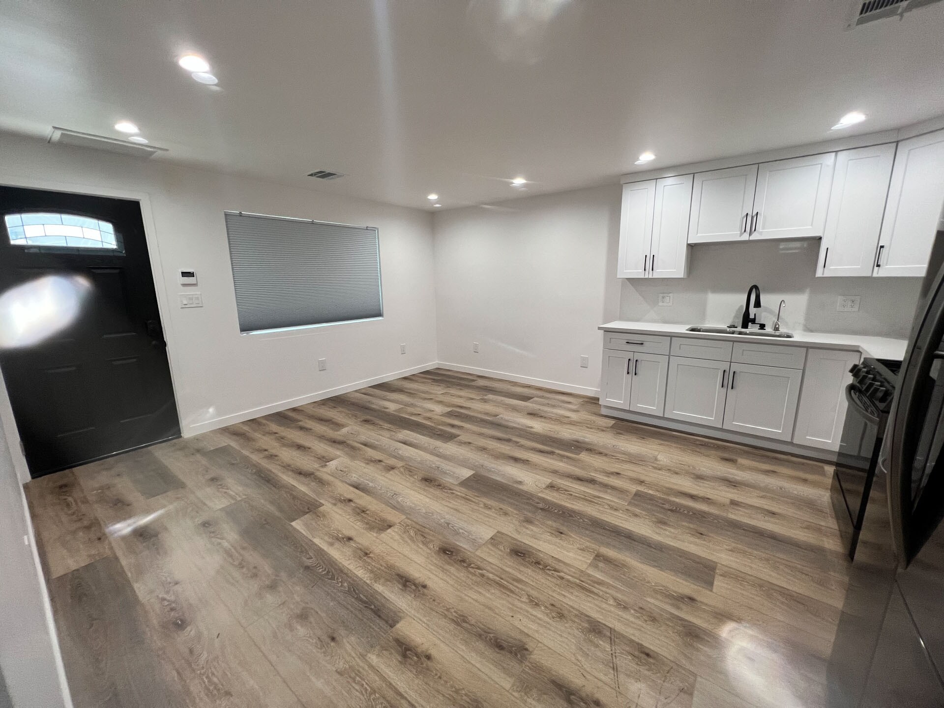 Building Photo - 7718 N Glenoaks Blvd