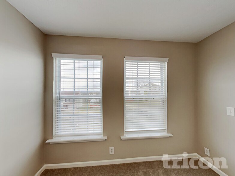 Building Photo - 1421 E Nir Shreibman