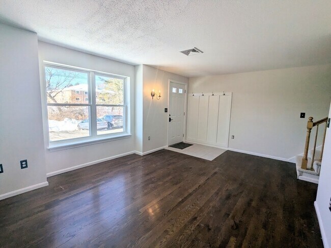 Building Photo - 107 Franklin St Ext