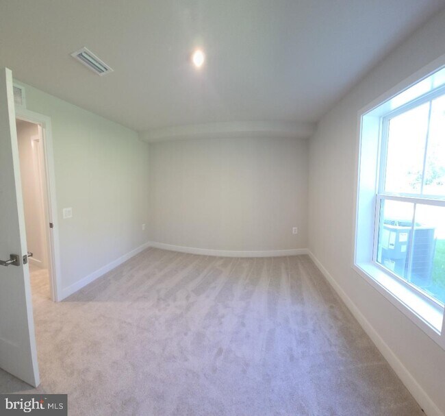 Building Photo - 8901 Blackthorne Pl