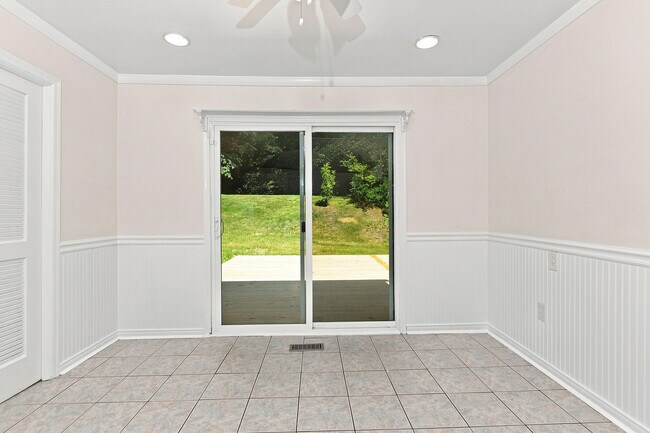 Building Photo - 12823 Holiday Ln