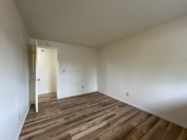 Building Photo - Spacious 3-Bedroom Home in Prime highly sought-after West Linn community