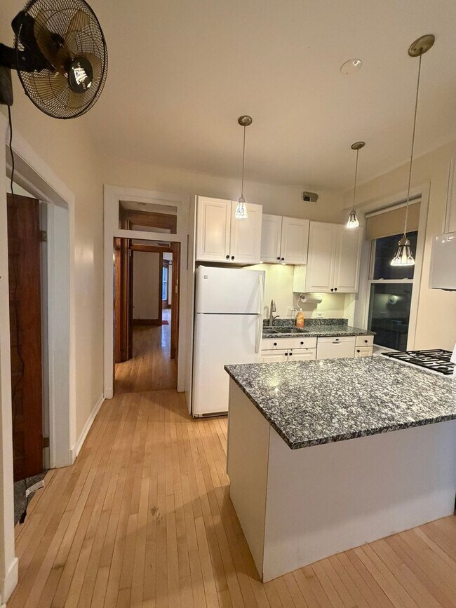 Building Photo - 4108 N Southport Ave