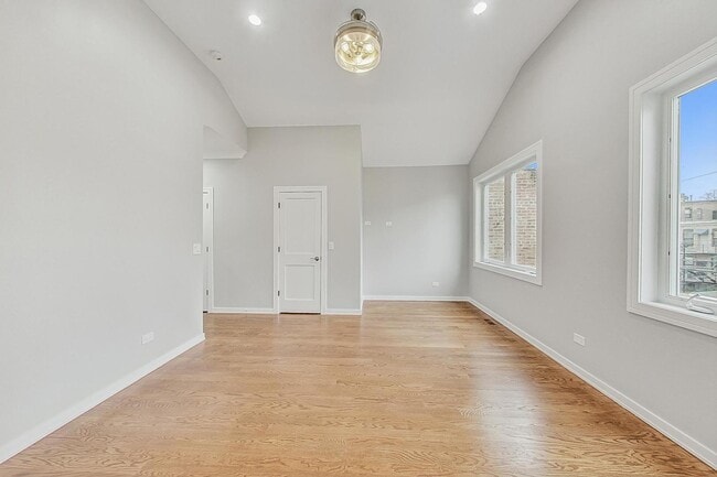 Building Photo - 6626 S Ingleside Ave