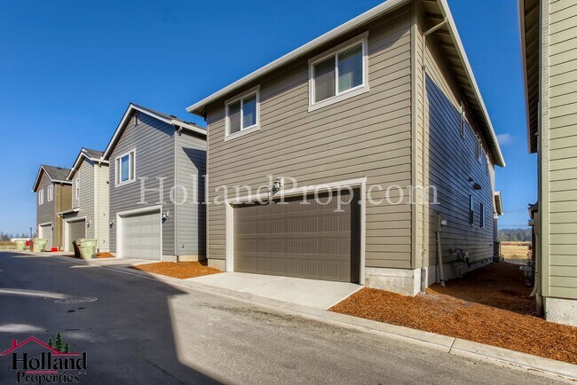 Building Photo - Gorgeous 4 Beds 2.5 Baths Single Family in...
