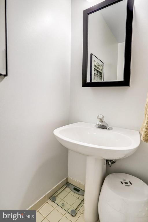 Building Photo - 1505 N Colonial Terrace