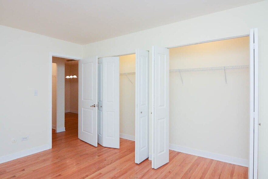 Building Photo - 628 W Wrightwood Ave