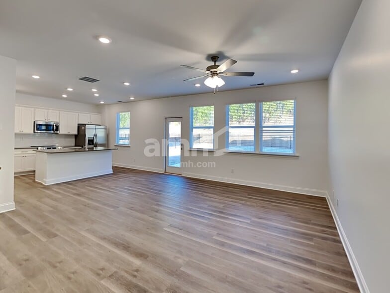 Building Photo - 637 Smt Vw Ln