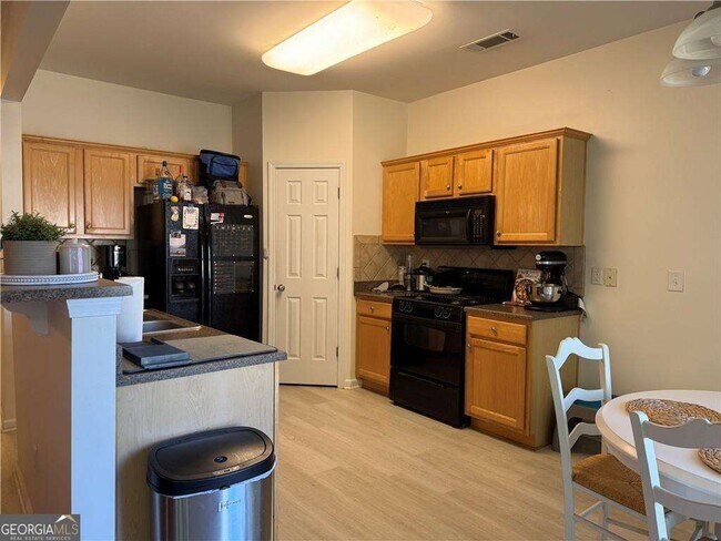 Building Photo - 5940 Bentley Way