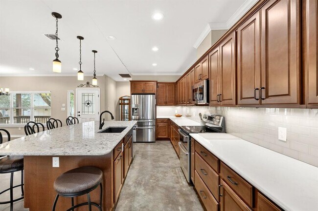 Building Photo - 606 Rogart Dr