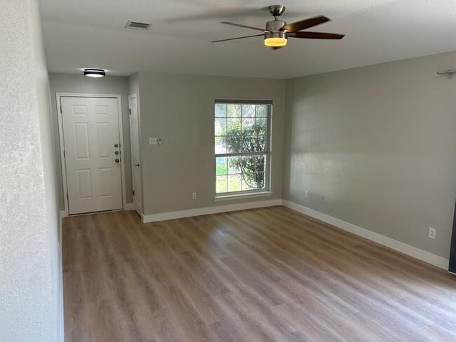 Building Photo - 1207 Shaun Dr