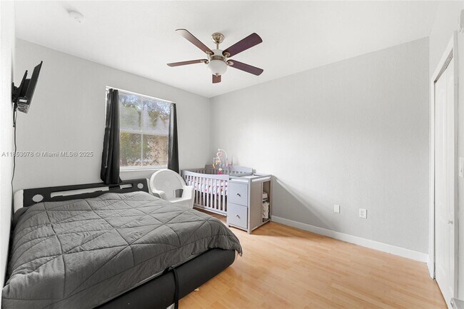 Building Photo - 1651 SE 28th Ct
