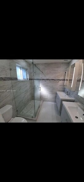 Building Photo - 12253 SW 82nd Ave