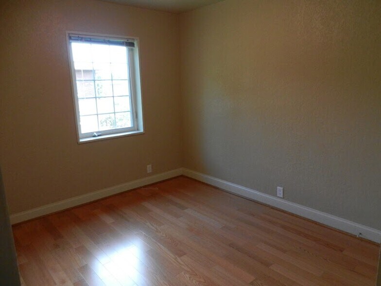 Bedroom 1 - 500 Grandview Ct