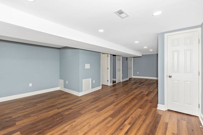 Building Photo - 5443 Jonquil Ave